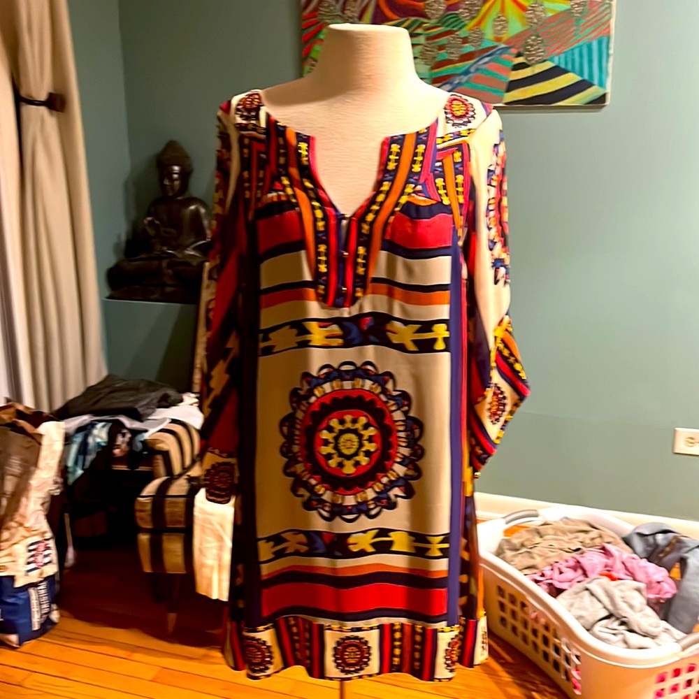DIANE VON FURSTENBERG SILK DRESS. Absolutely stunning in excellent condition